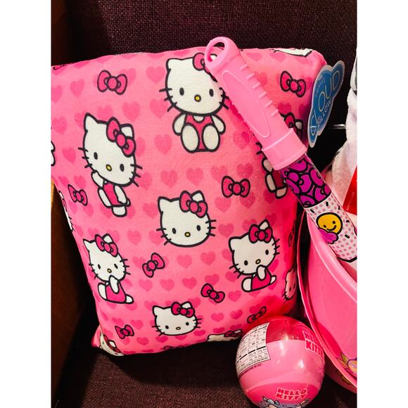 Hello kitty Easter bundle basket, soft and adorable pink unicorn throw 50 x 70 - Picture 6 of 8
